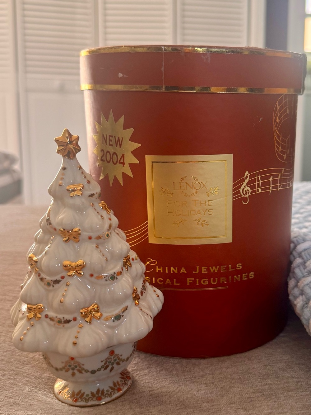 Lenox CHINA JEWELS™
MUSICAL FIGURINE TREE
"THE FIRST NOEL" Figurine